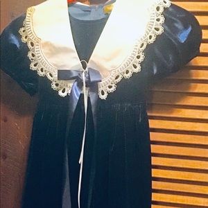 Little Girls Velvet Dress with White Collar-Size 6
